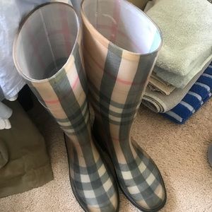 Burberry rain boots size 7